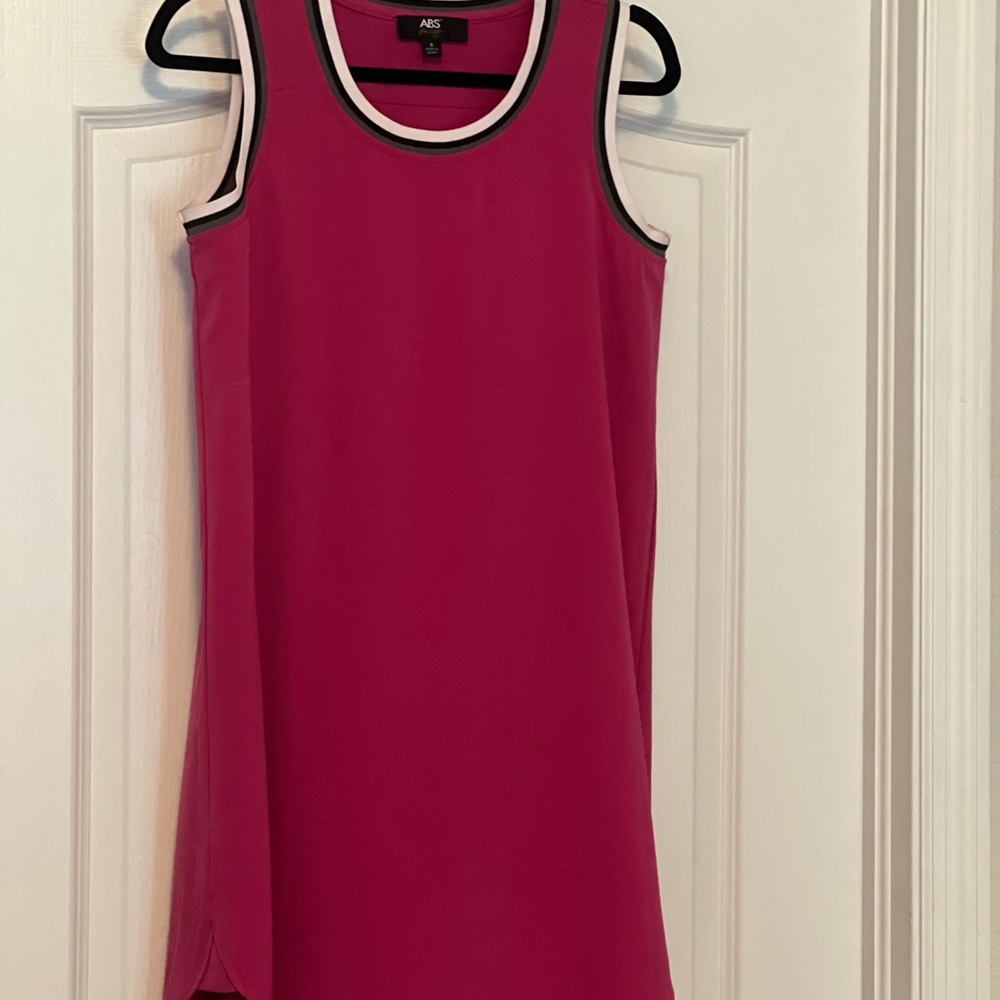 Sleeveless dress. Pink